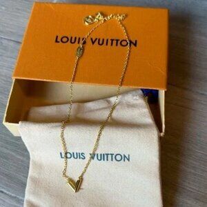 Louis Vuitton Gold Essential V Necklace
